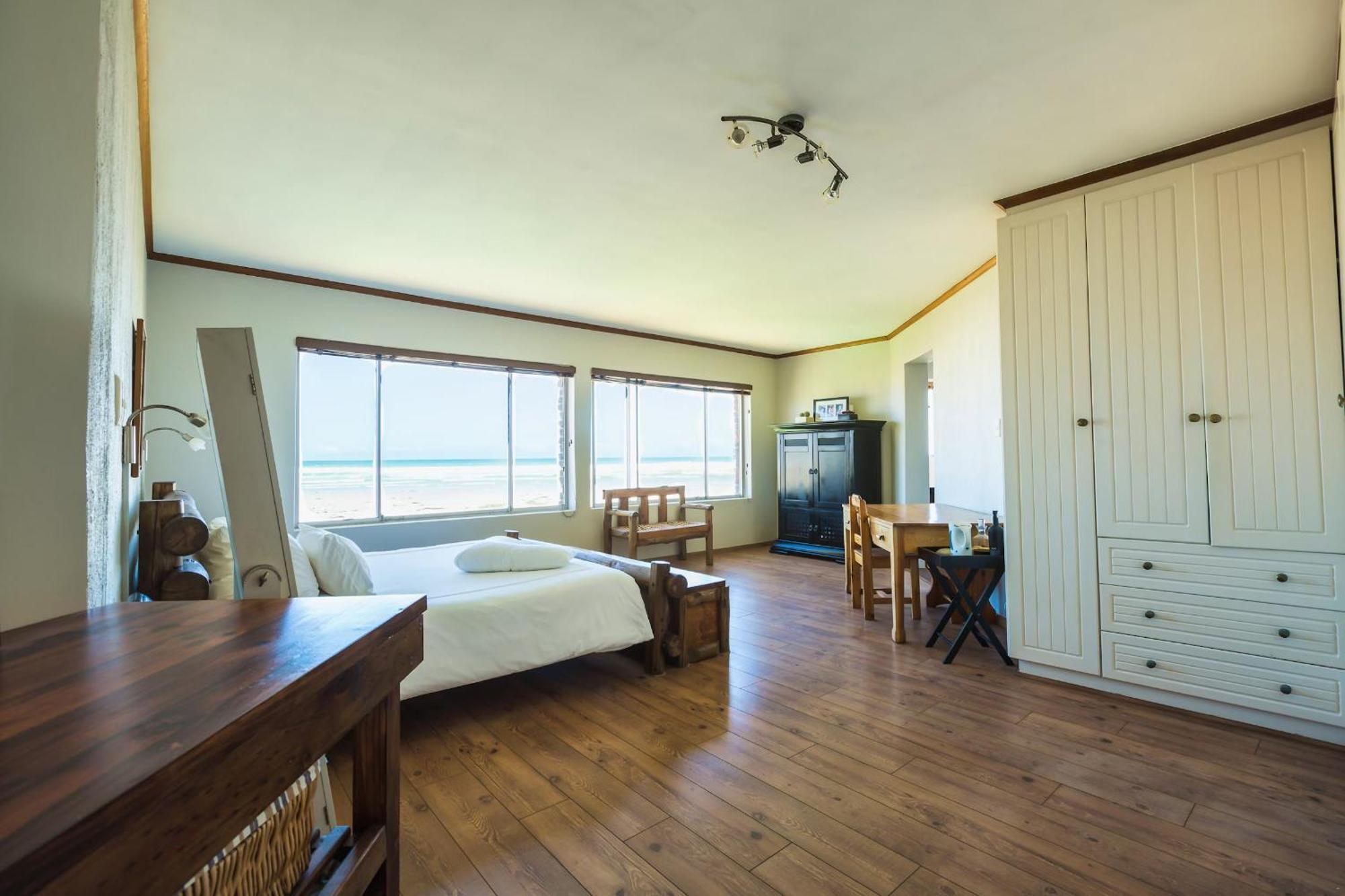 14 Penguin Place, Melkbosstrand Rum bild
