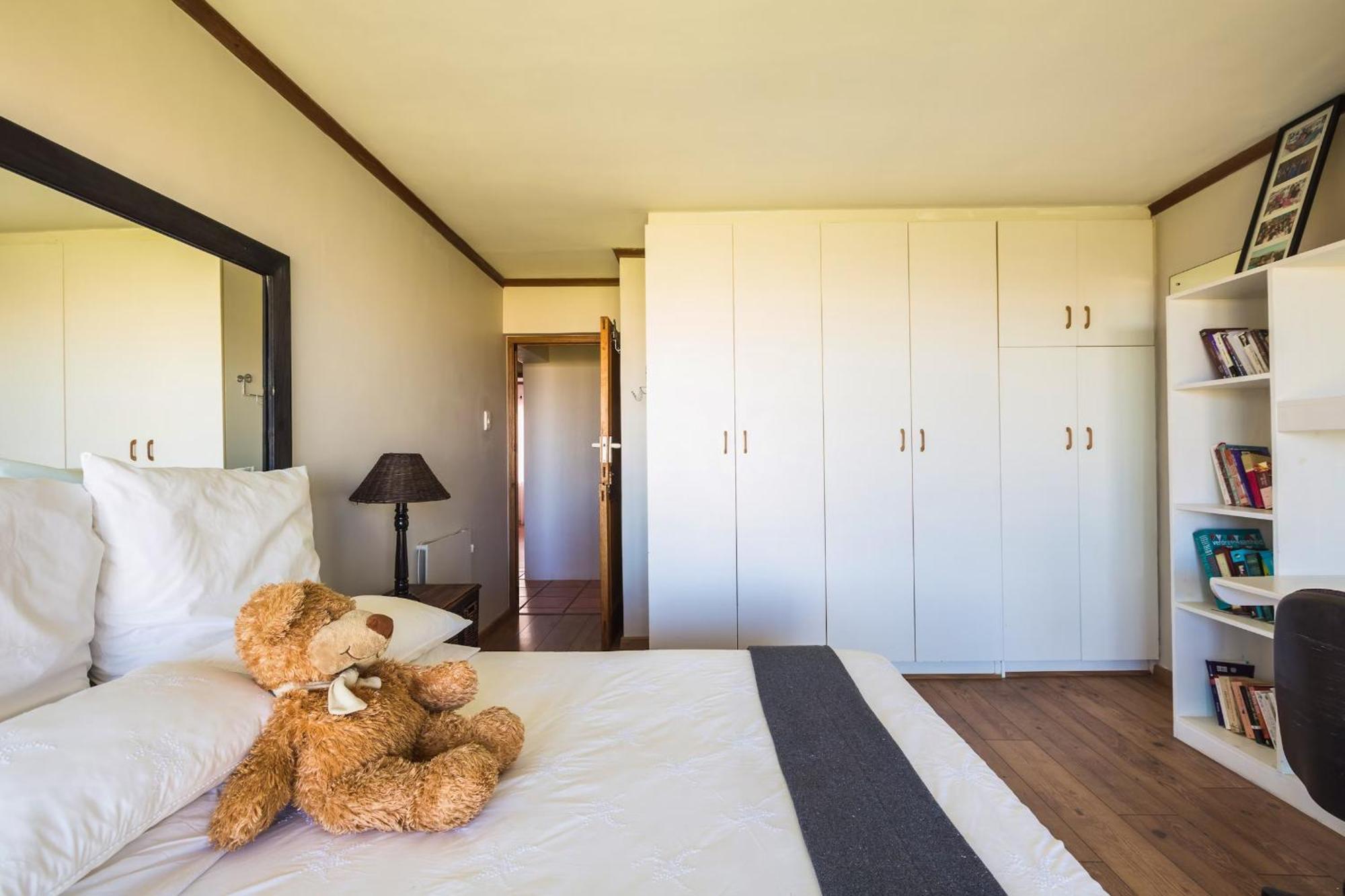14 Penguin Place, Melkbosstrand Rum bild
