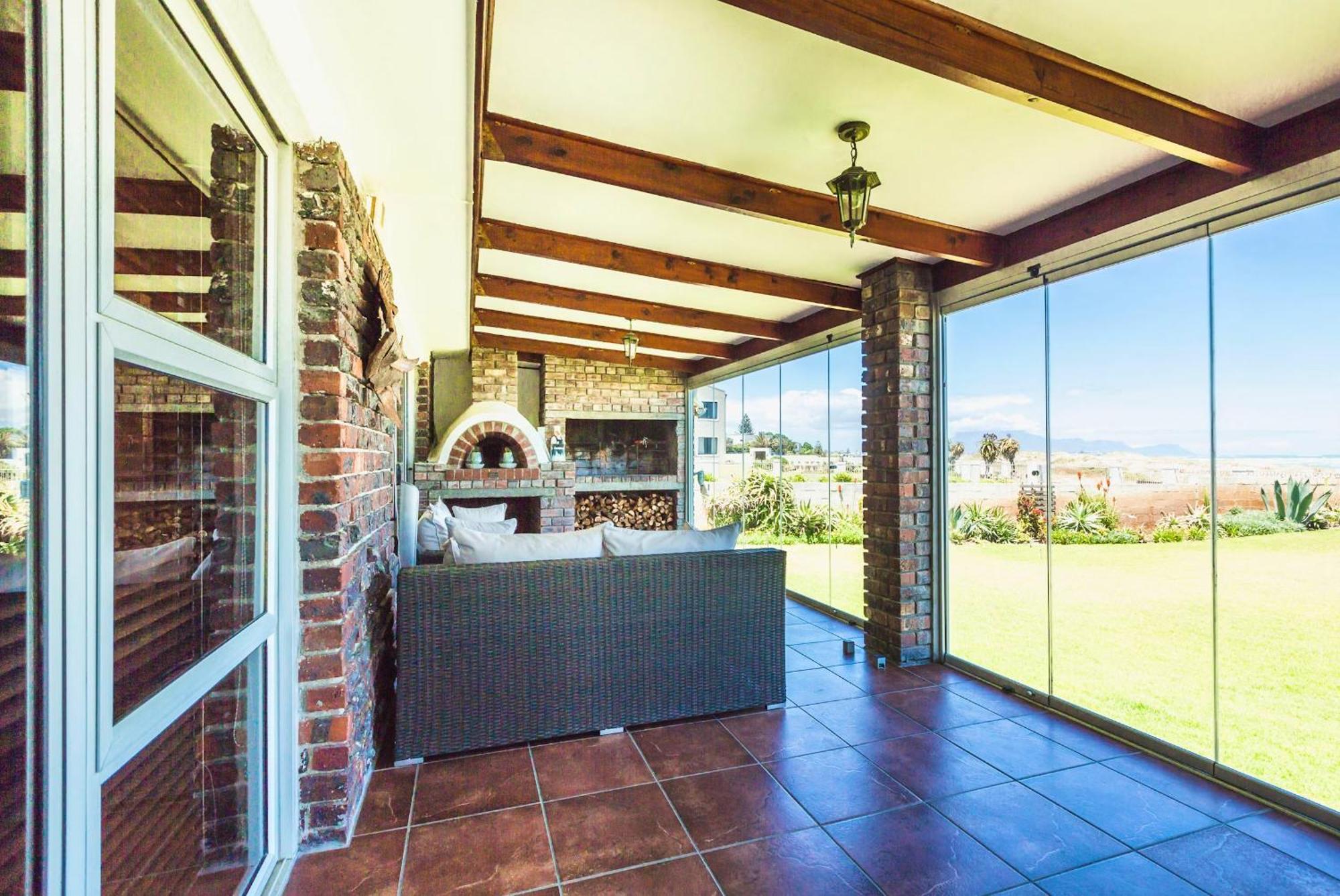 14 Penguin Place, Melkbosstrand Rum bild